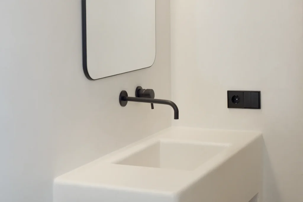 Manfredi Arquitectura Islas Baleares Diseño de Interiores Mobiliario Paisajismo Interiorismo Project Management Ibiza Sostenibilidad Espacios Humanizados Baño Detalle