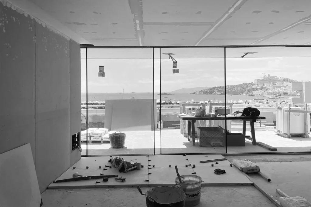 Manfredi Arquitectura Islas Baleares Diseño de Interiores Mobiliario Paisajismo Interiorismo Project Management Ibiza Sostenibilidad Espacios Humanizados Roca Mar