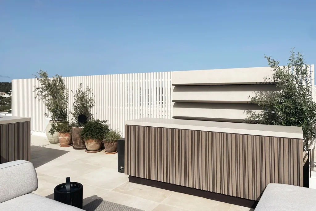 Manfredi Arquitectura Islas Baleares Diseño de Interiores Mobiliario Paisajismo Interiorismo Project Management Ibiza Sostenibilidad Espacios Humanizados Terraza Ibiza